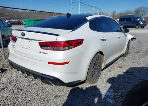 2019 Kia Optima Sx Turbo z USA, uszkodzony, nr VIN 5XXGW4L23KG310291